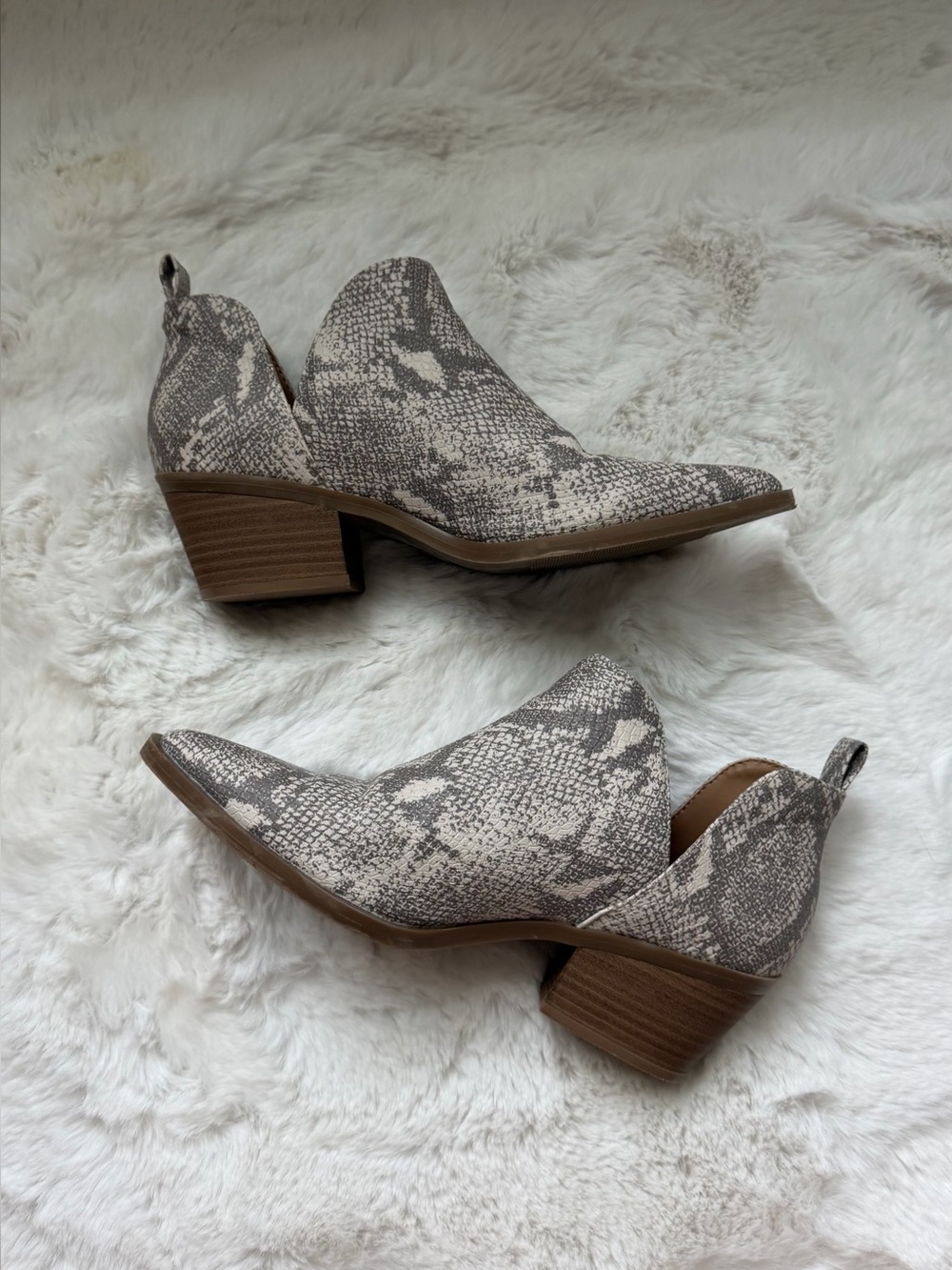 Snake Print Pointed Toe Western Ankle Booties Size 8